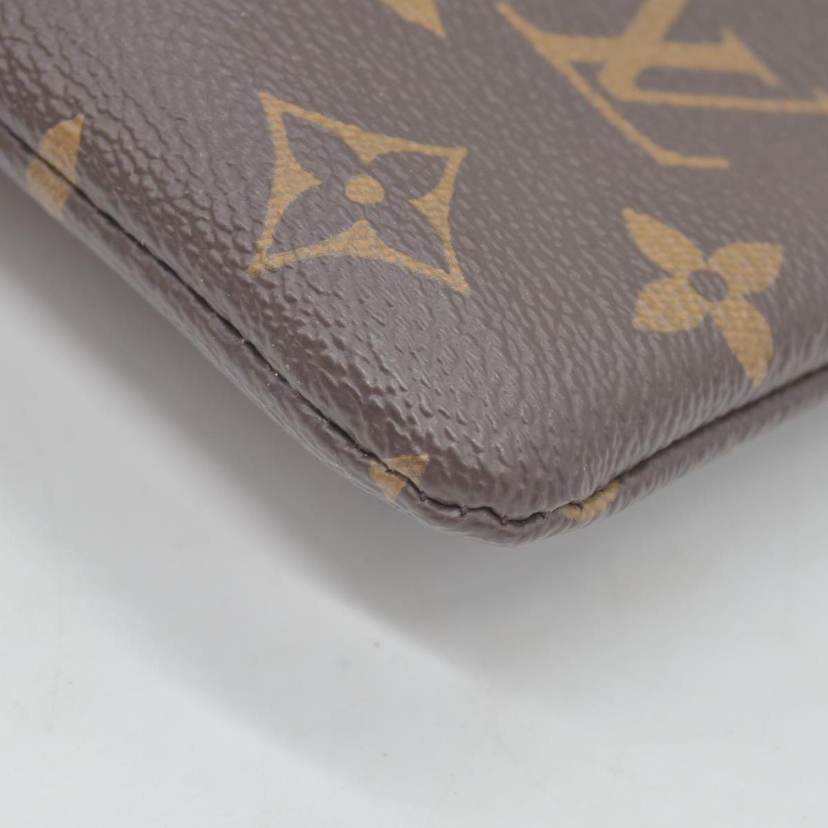 $760 Louis Vuitton Monogram Daily Pouch Sesame