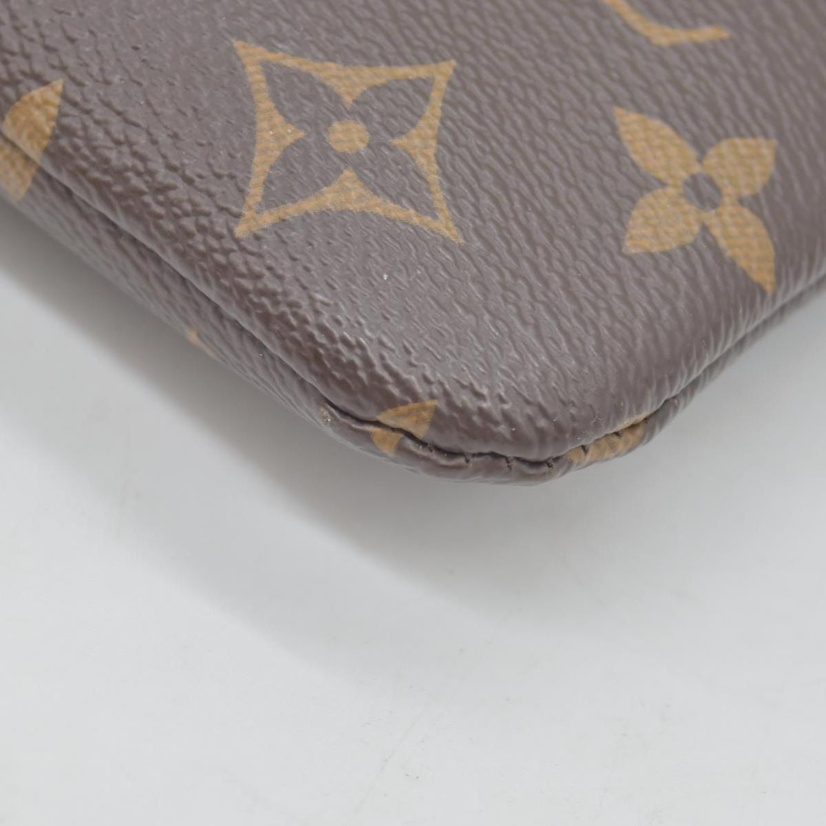$760 Louis Vuitton Monogram Daily Pouch Sesame