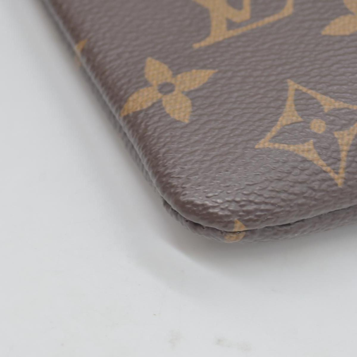 $760 Louis Vuitton Monogram Daily Pouch Sesame