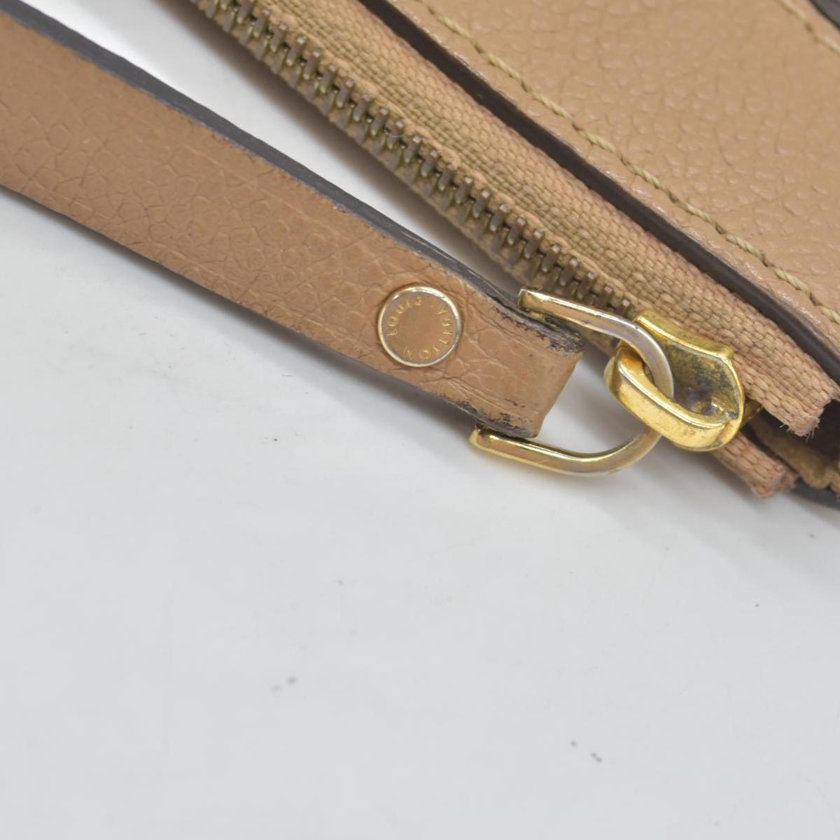$760 Louis Vuitton Monogram Daily Pouch Sesame