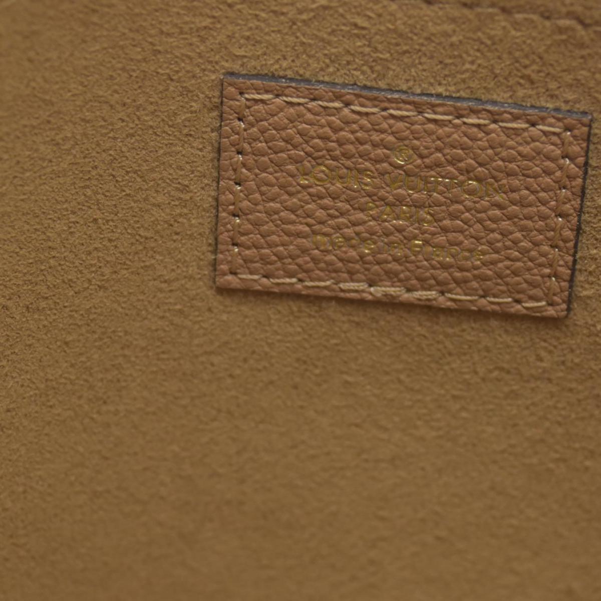 $760 Louis Vuitton Monogram Daily Pouch Sesame