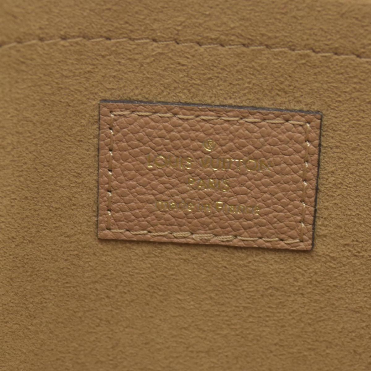 $760 Louis Vuitton Monogram Daily Pouch Sesame