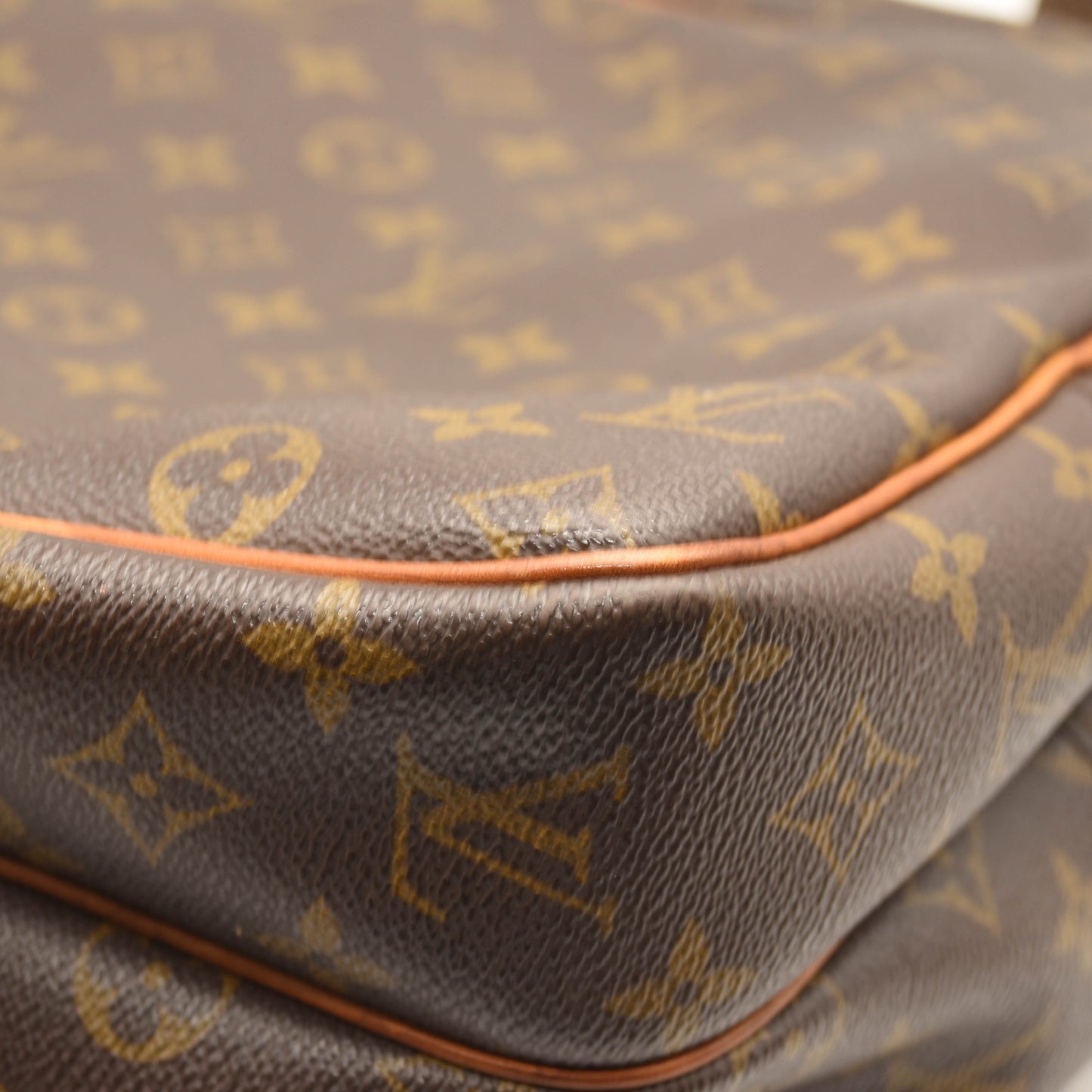 LOUIS VUITTON MONOGRAM REPORTER GM