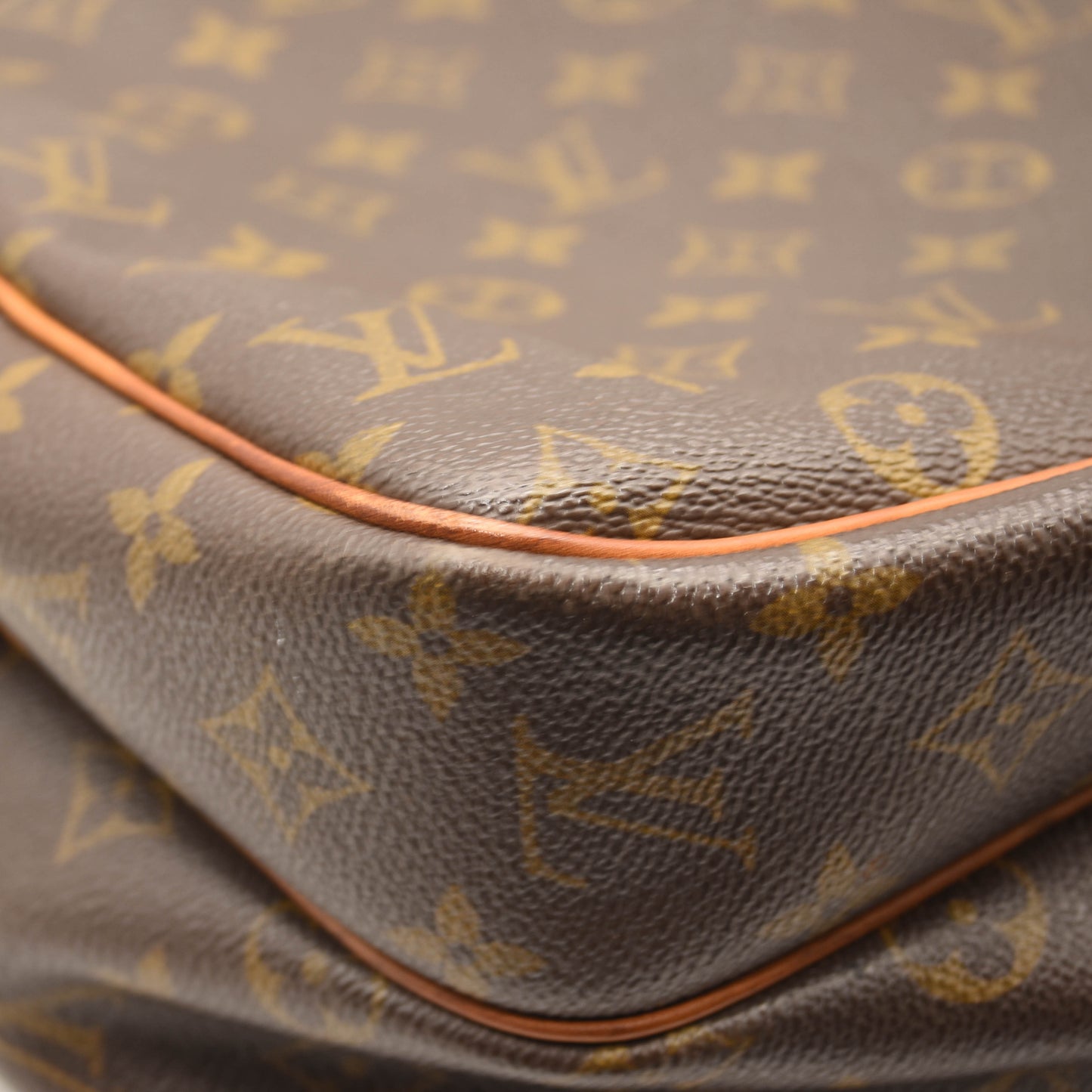 LOUIS VUITTON MONOGRAM REPORTER GM