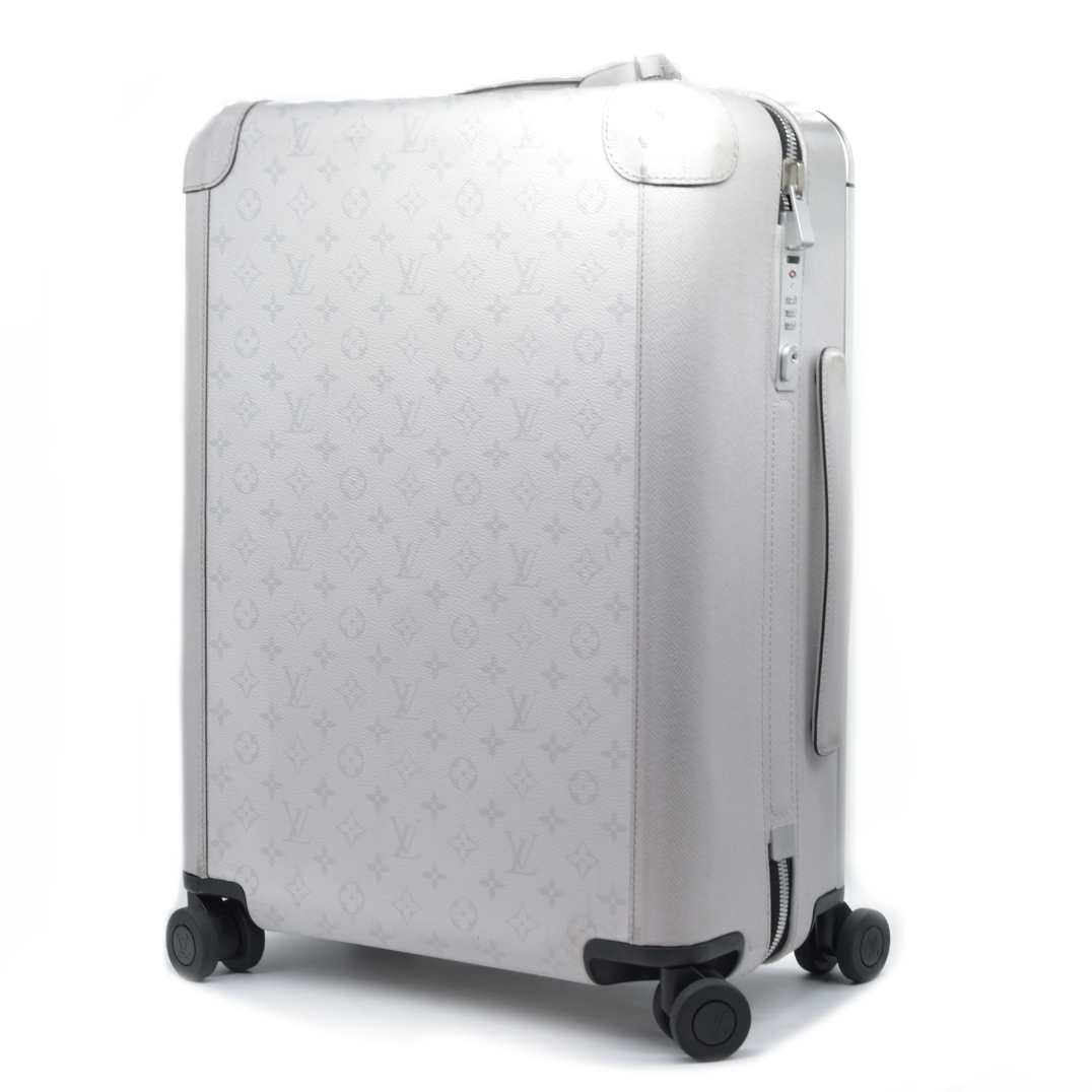 $4050 Louis Vuitton Taigarama Horizon 55 Optic White