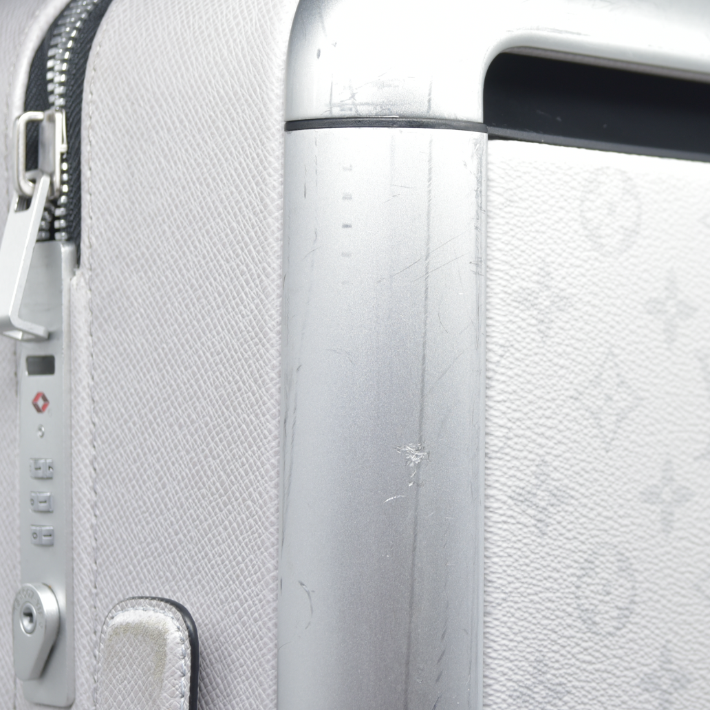$4050 Louis Vuitton Taigarama Horizon 55 Optic White