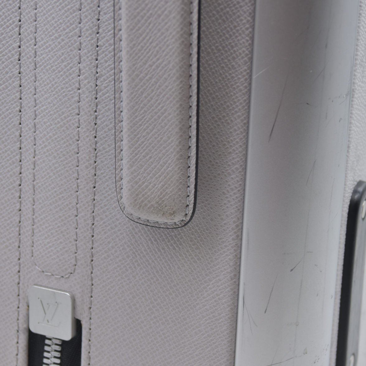 $4050 Louis Vuitton Taigarama Horizon 55 Optic White