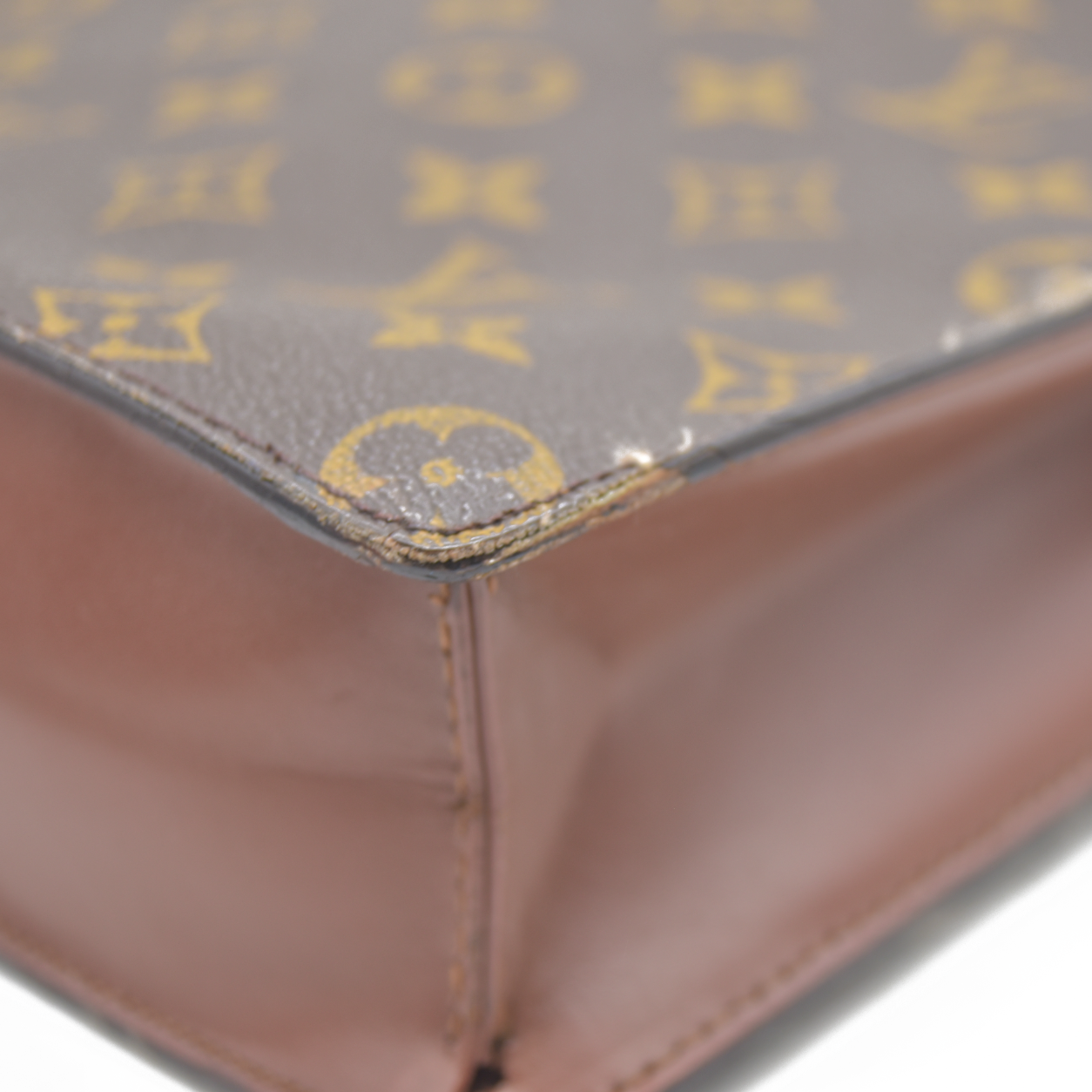 CONSIGNMENT AUCTION $1050 Louis Vuitton  Monogram Pochette Homme