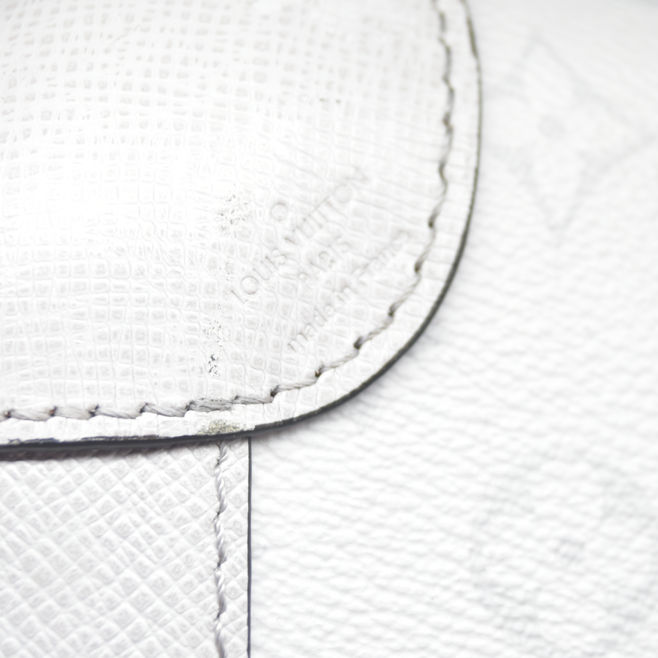 $4050 Louis Vuitton Taigarama Horizon 55 Optic White