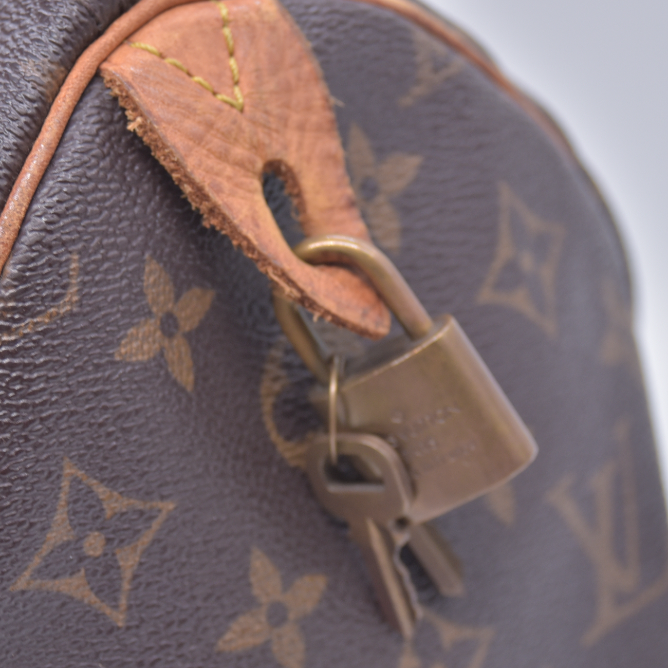 $1700 2005 Louis Vuitton Speedy 35 Monogram AA0065
