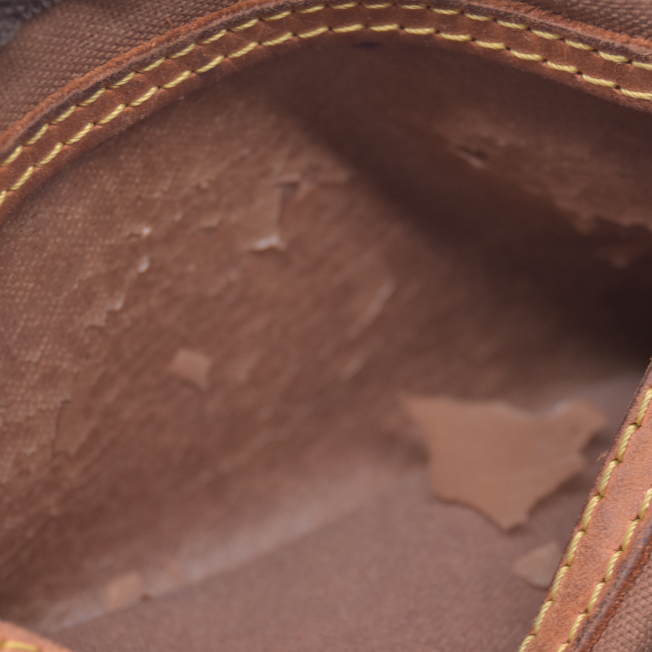 $1700 2005 Louis Vuitton Speedy 35 Monogram AA0065