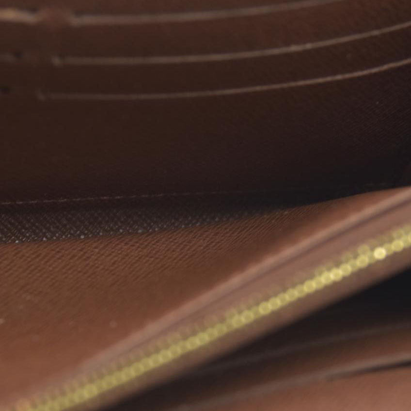 AUCTION $725 Louis Vuitton Monogram Sarah Wallet (no date code)