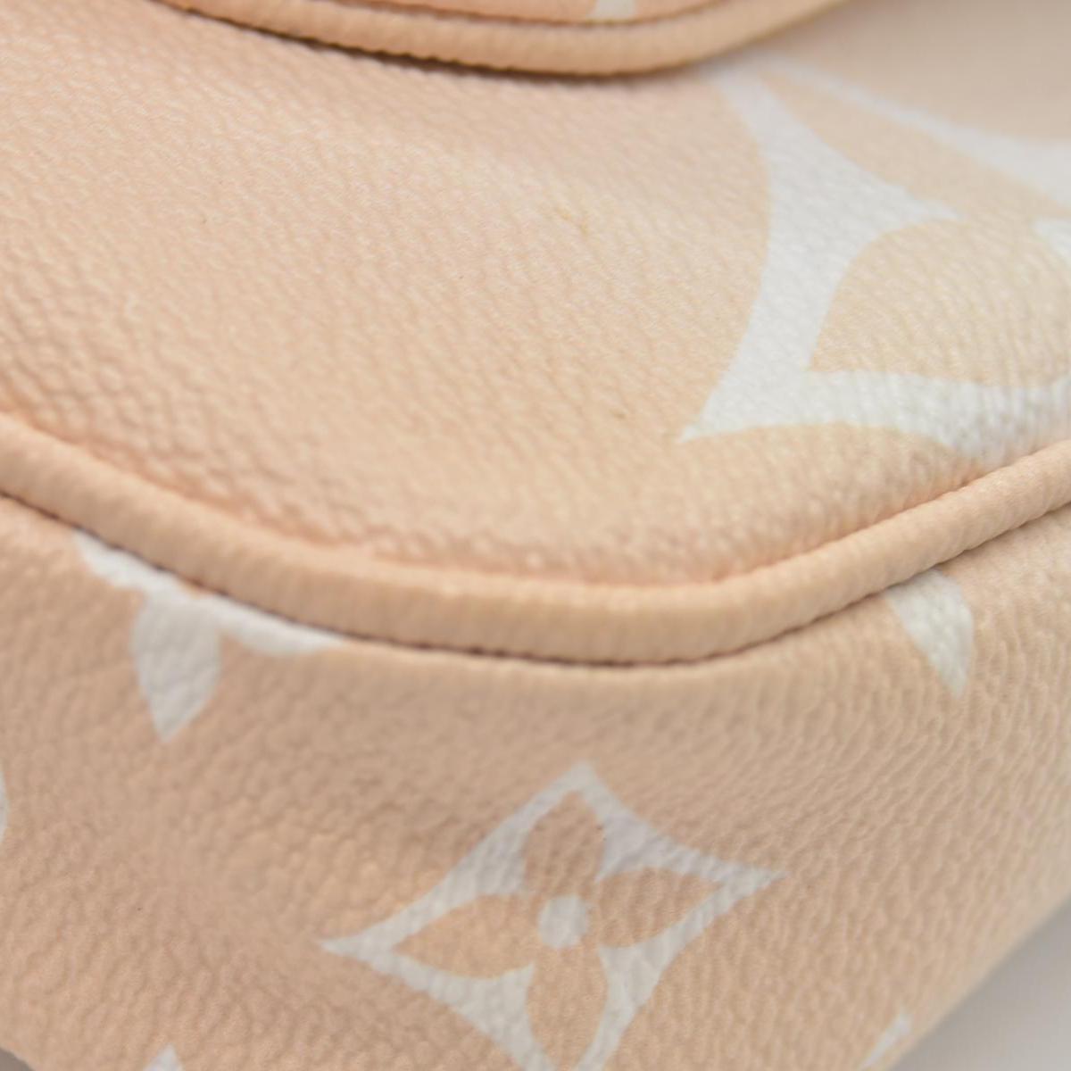 $2240 Louis Vuitton Monogram Giant By The Pool Multi Pochette Accessories Brume