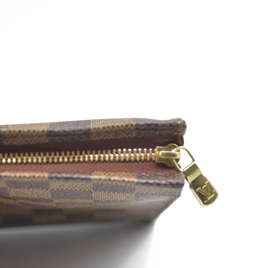 CONSIGNMENT AUCTION $1050 Louis Vuitton  Damier Ebene Toiletry Pouch 26