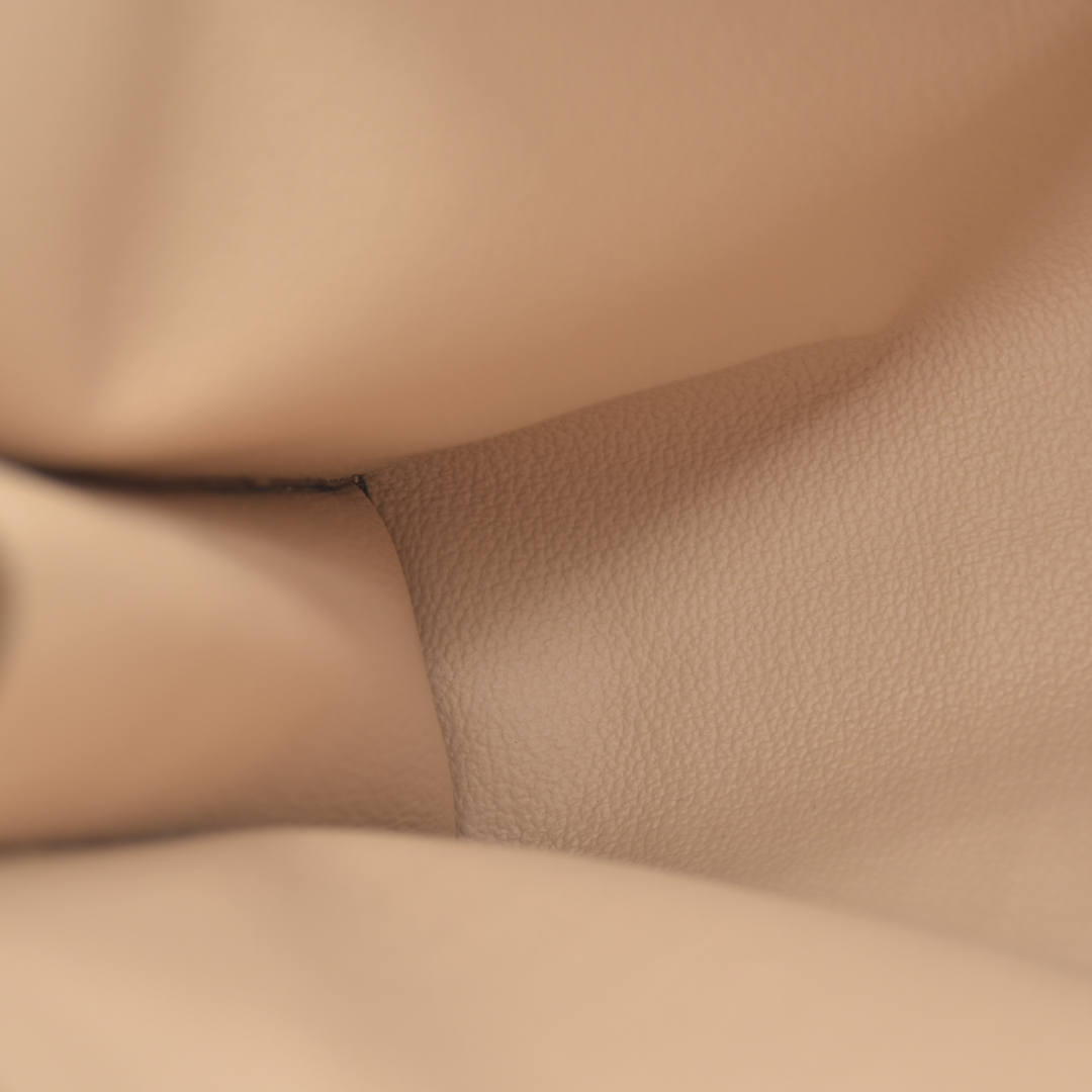 CONSIGNMENT AUCTION $1050 Louis Vuitton  Damier Ebene Toiletry Pouch 26