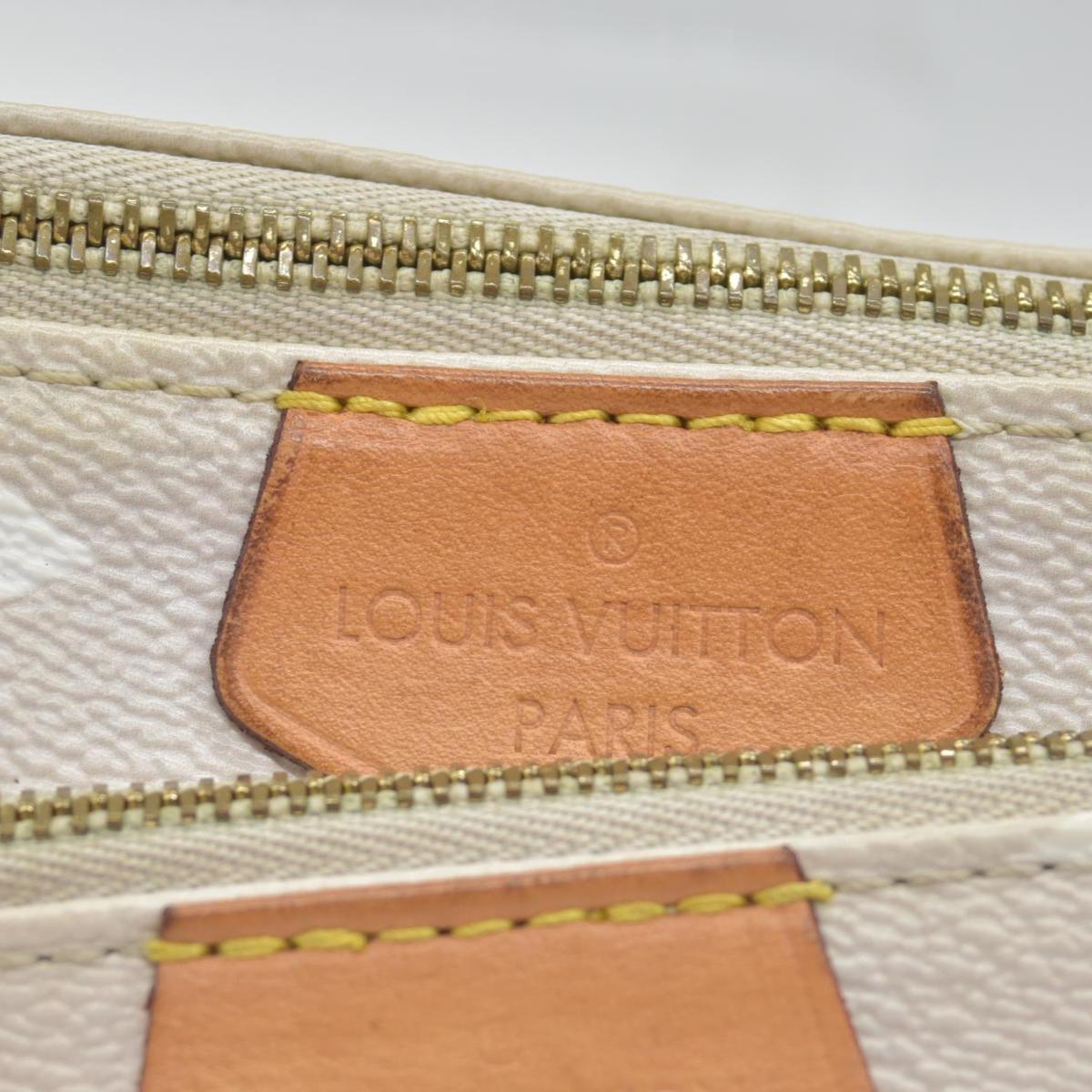 $2240 Louis Vuitton Monogram Giant By The Pool Multi Pochette Accessories Brume