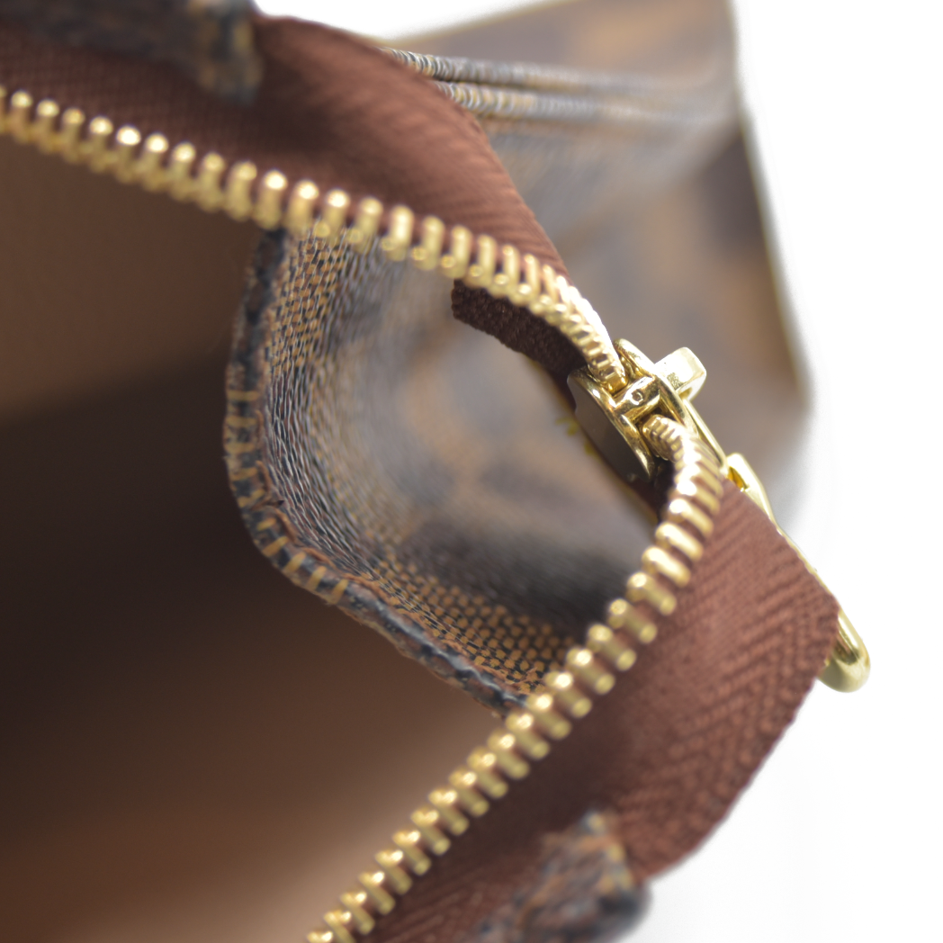 CONSIGNMENT AUCTION $1050 Louis Vuitton  Damier Ebene Toiletry Pouch 26