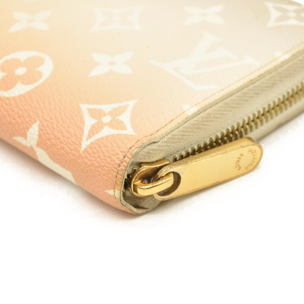 LOUIS VUITTON Monogram Giant By The Pool Zippy Wallet Brume CA0281