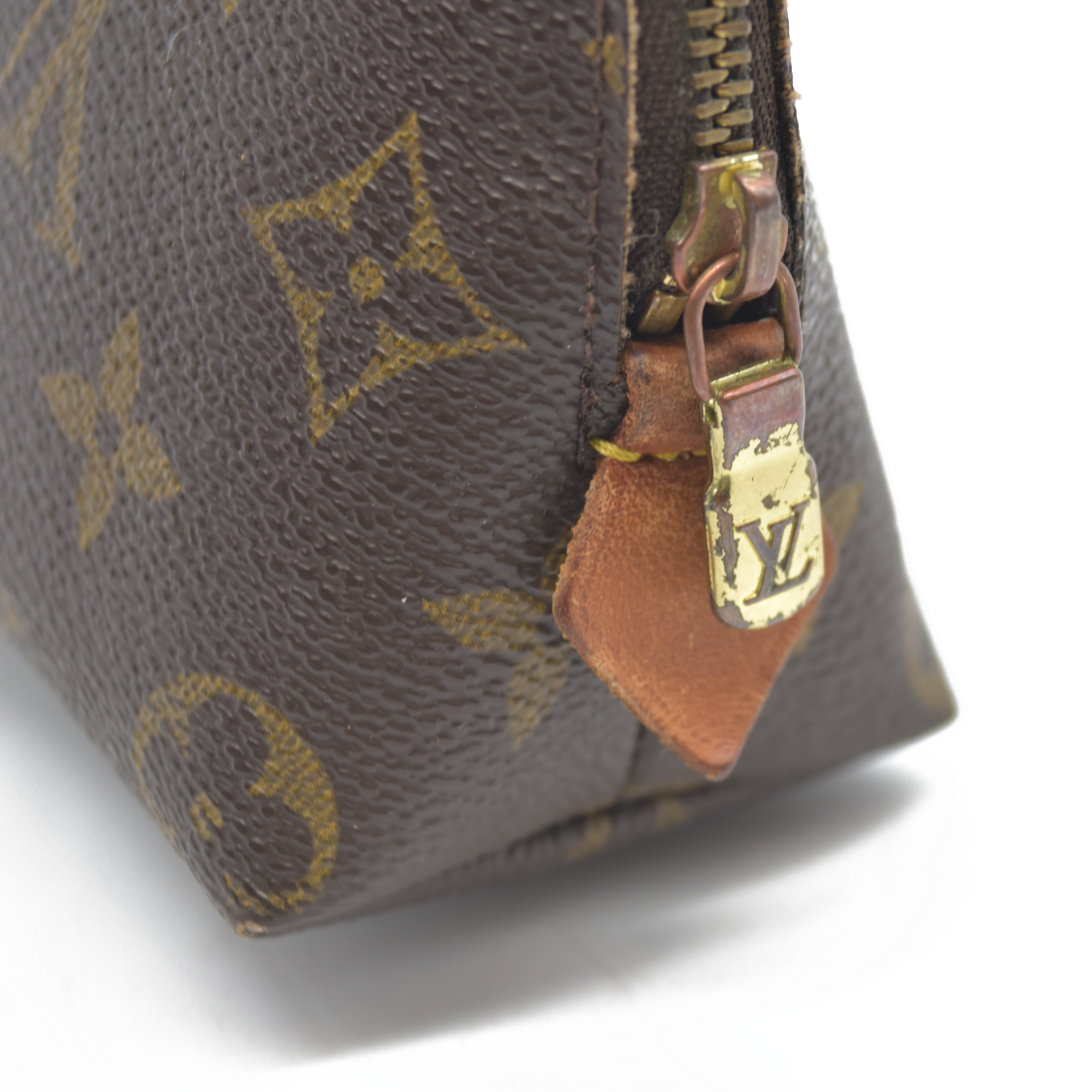 CONSIGNMENT AUCTION $600 Louis Vuitton  Monogram Cosmetic Pouch