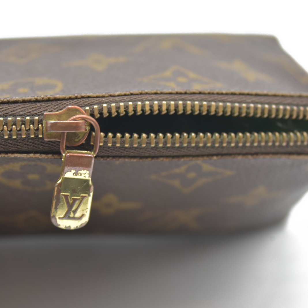 CONSIGNMENT AUCTION $600 Louis Vuitton  Monogram Cosmetic Pouch