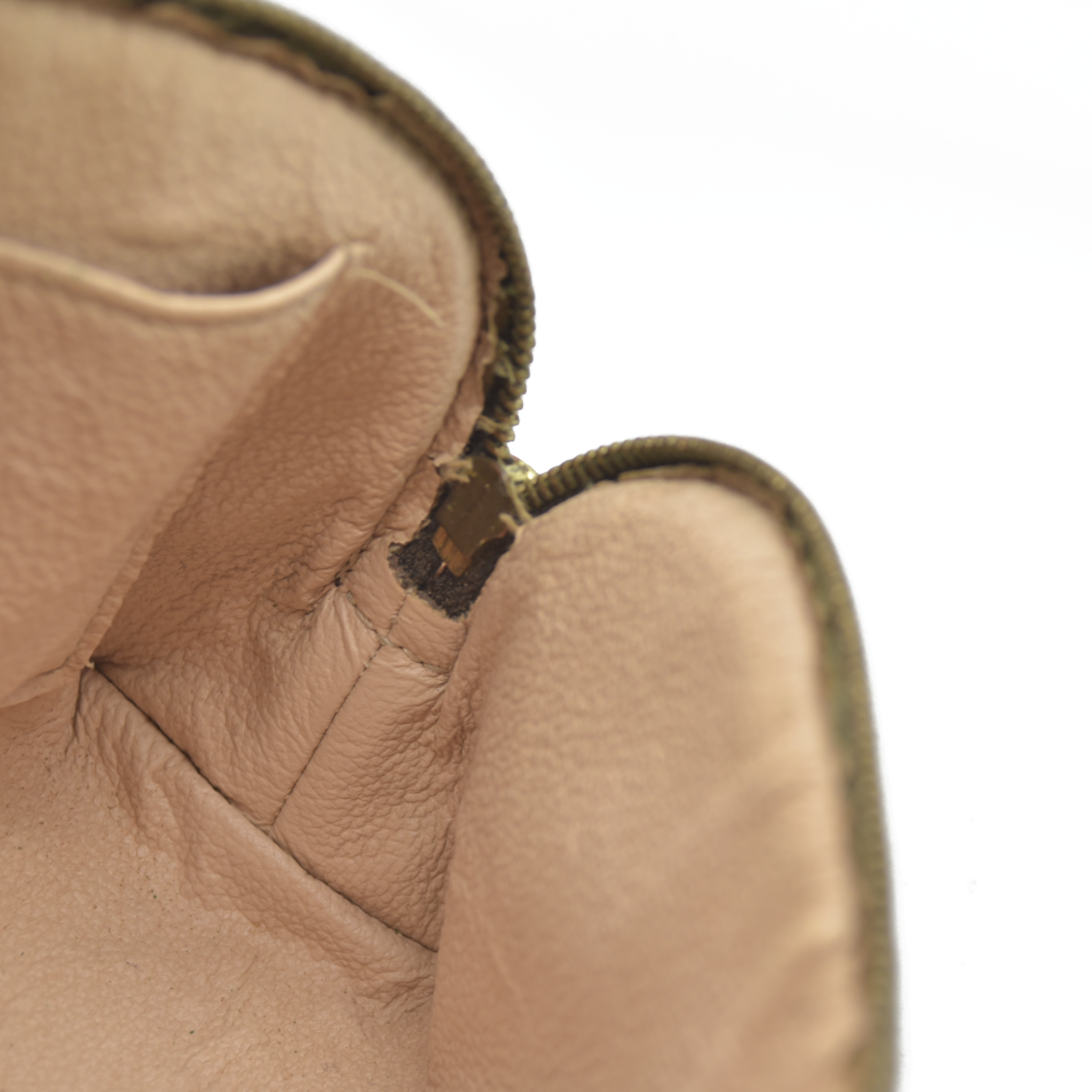 CONSIGNMENT AUCTION $600 Louis Vuitton  Monogram Cosmetic Pouch