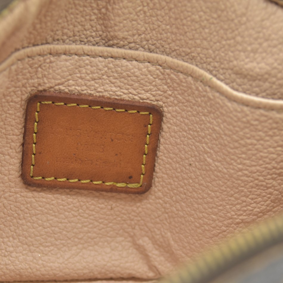 CONSIGNMENT AUCTION $600 Louis Vuitton  Monogram Cosmetic Pouch