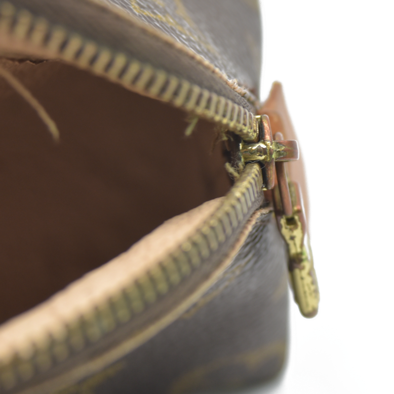 CONSIGNMENT AUCTION $600 Louis Vuitton  Monogram Cosmetic Pouch