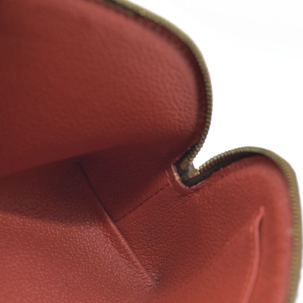 CONSIGNMENT AUCTION $600 Louis Vuitton  Damier Ebene Cosmetic Pouch