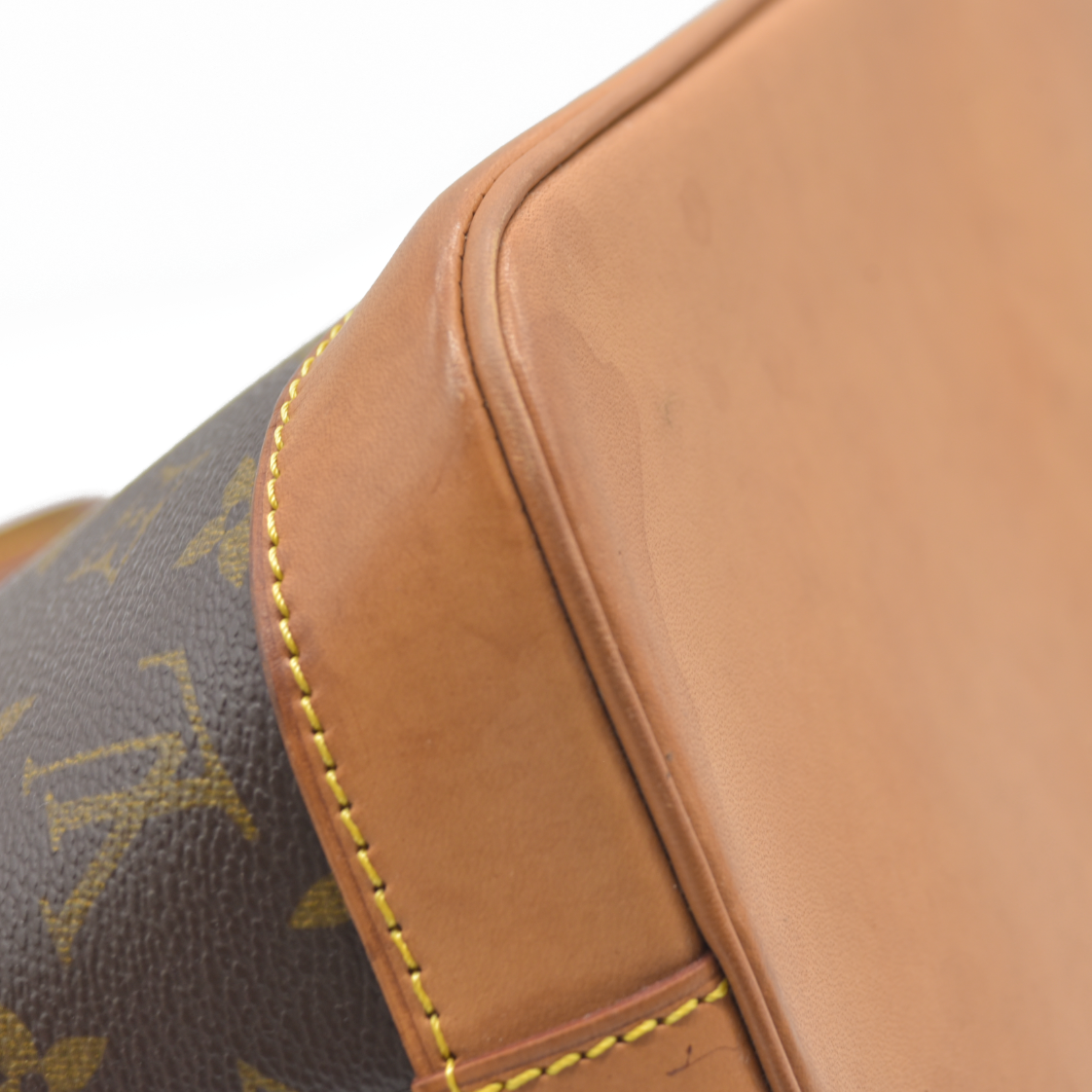 CONSIGNMENT AUCTION $2090 Louis Vuitton  Monogram Alma PM FL0062