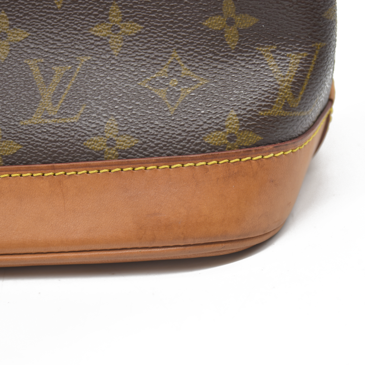 CONSIGNMENT AUCTION $2090 Louis Vuitton  Monogram Alma PM FL0062