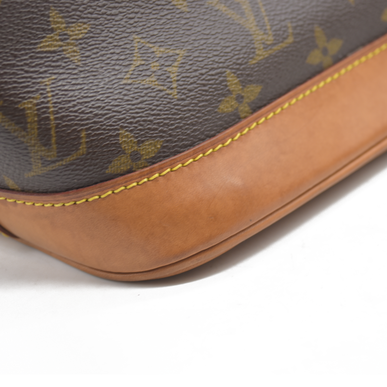 CONSIGNMENT AUCTION $2090 Louis Vuitton  Monogram Alma PM FL0062