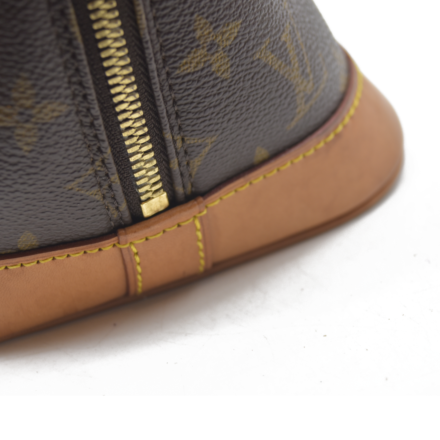 CONSIGNMENT AUCTION $2090 Louis Vuitton  Monogram Alma PM FL0062