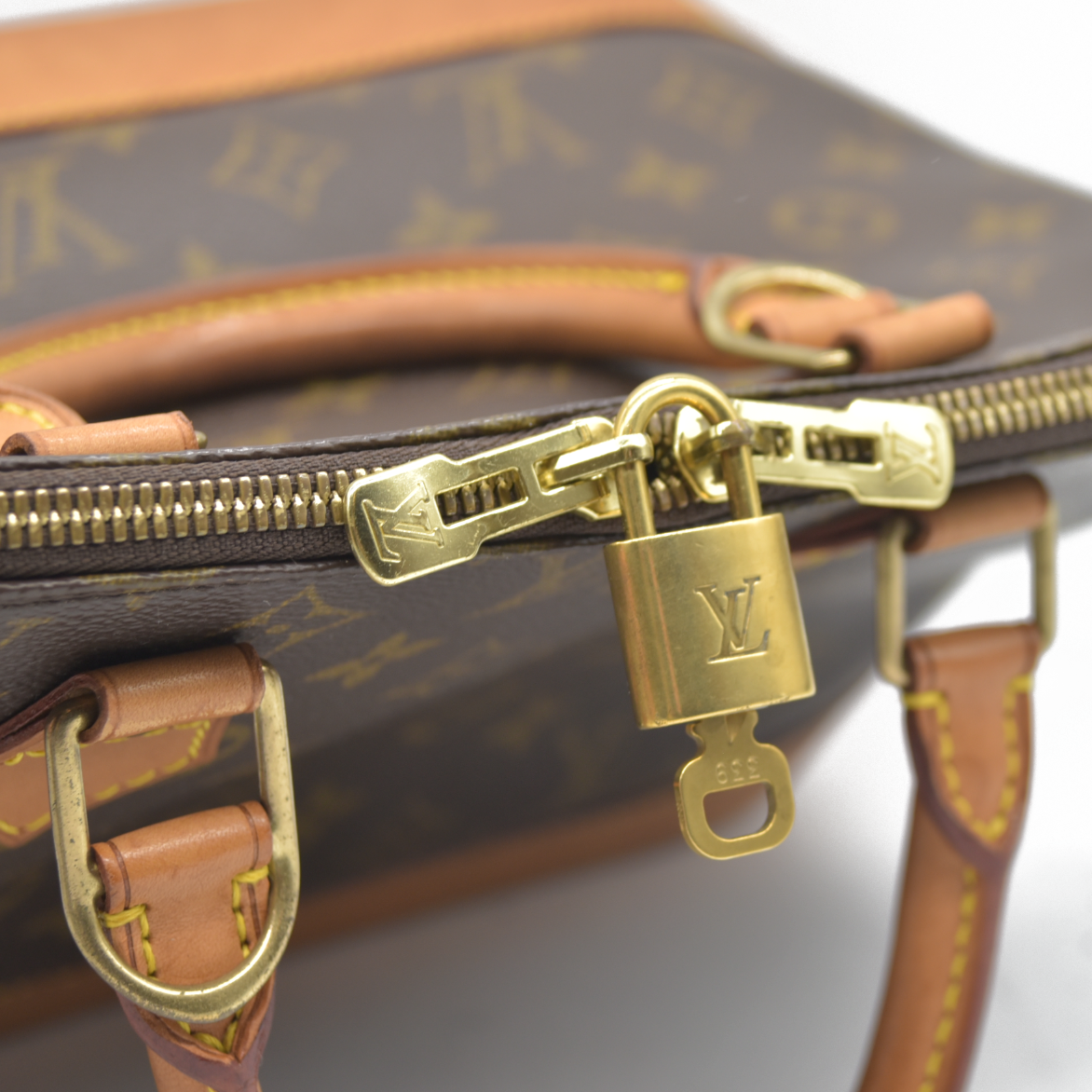 CONSIGNMENT AUCTION $2090 Louis Vuitton  Monogram Alma PM FL0062