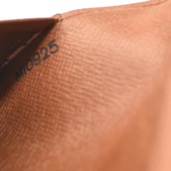 LOUIS VUITTON Monogram Passport Cover MI0925