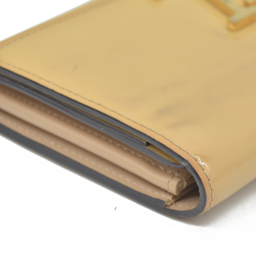 $1550 LOUIS VUITTON Louise Patent Leather BIifold Long Wallet 2015 CA2145