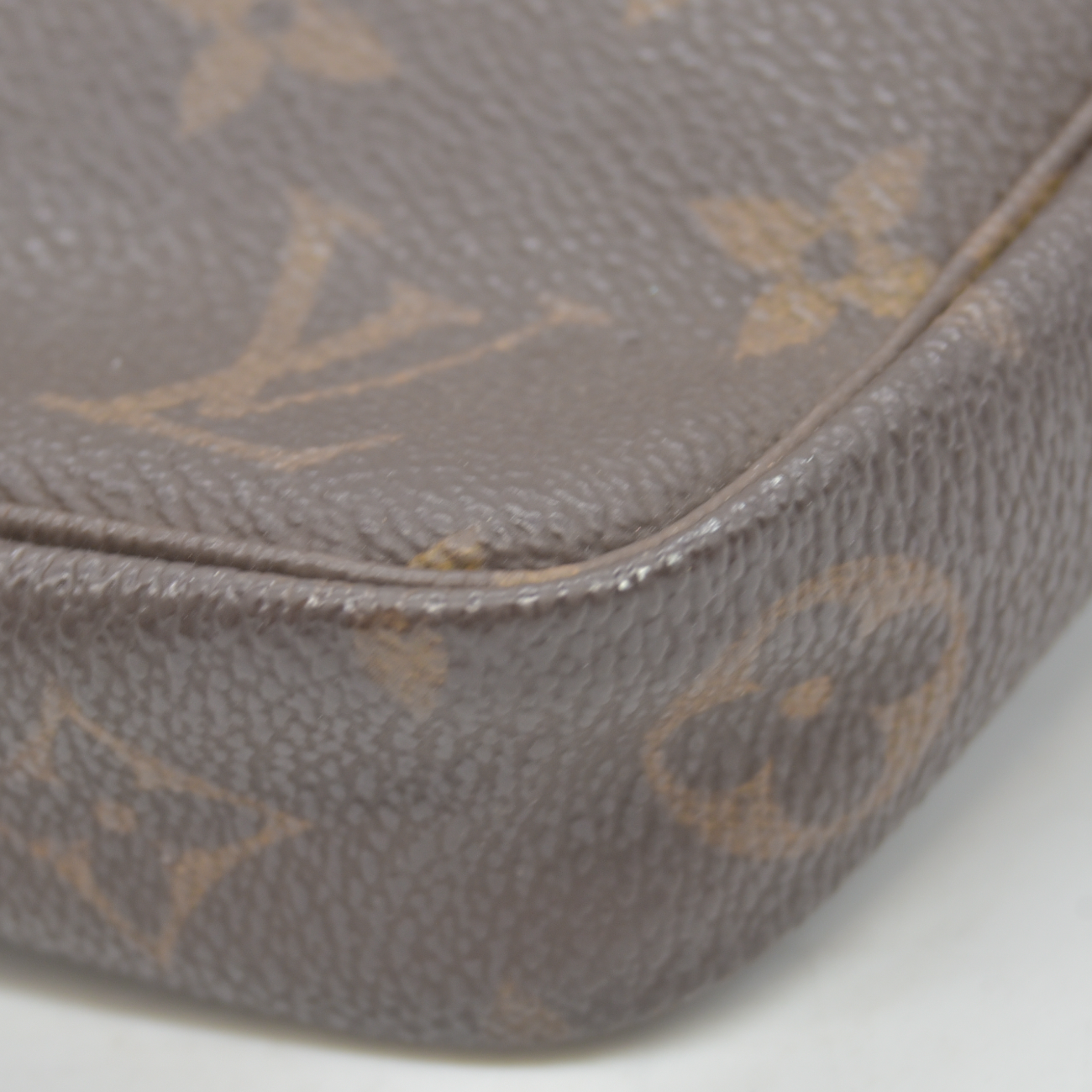 $1290 2000 Louis Vuitton LV Pochette Accessoires Brown Monogram VI0050