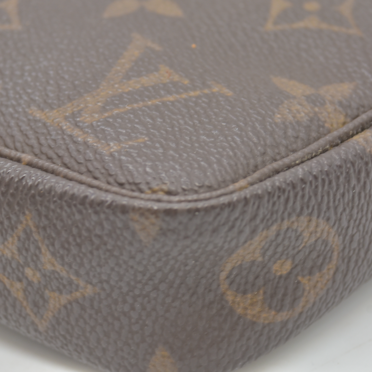 $1290 2000 Louis Vuitton LV Pochette Accessoires Brown Monogram VI0050