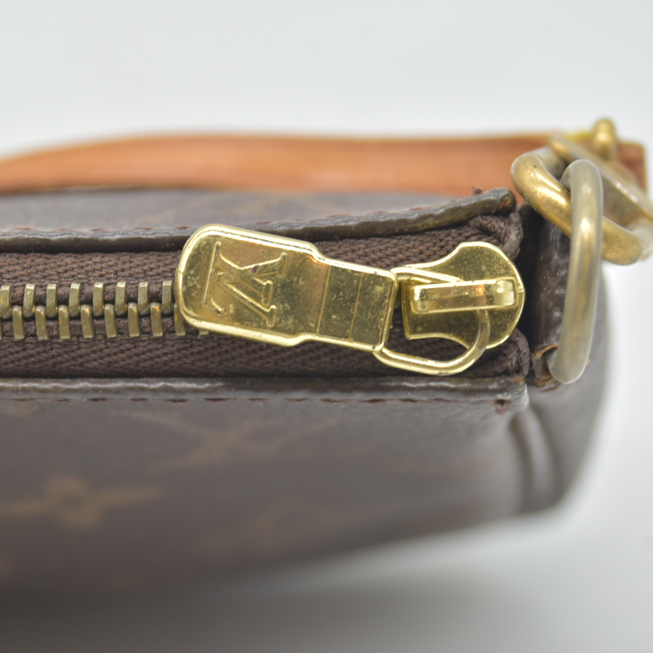 $1290 2000 Louis Vuitton LV Pochette Accessoires Brown Monogram VI0050