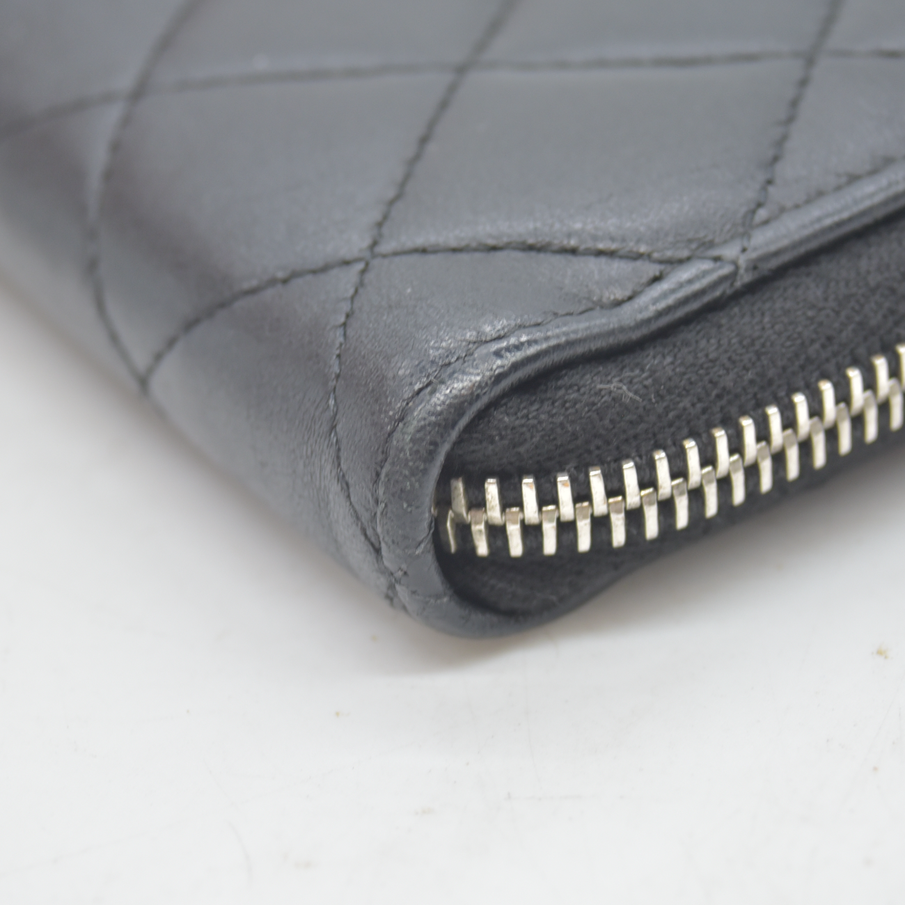 $1475 2011 Chanel Long Zipped Wallet Quilted Smooth CC