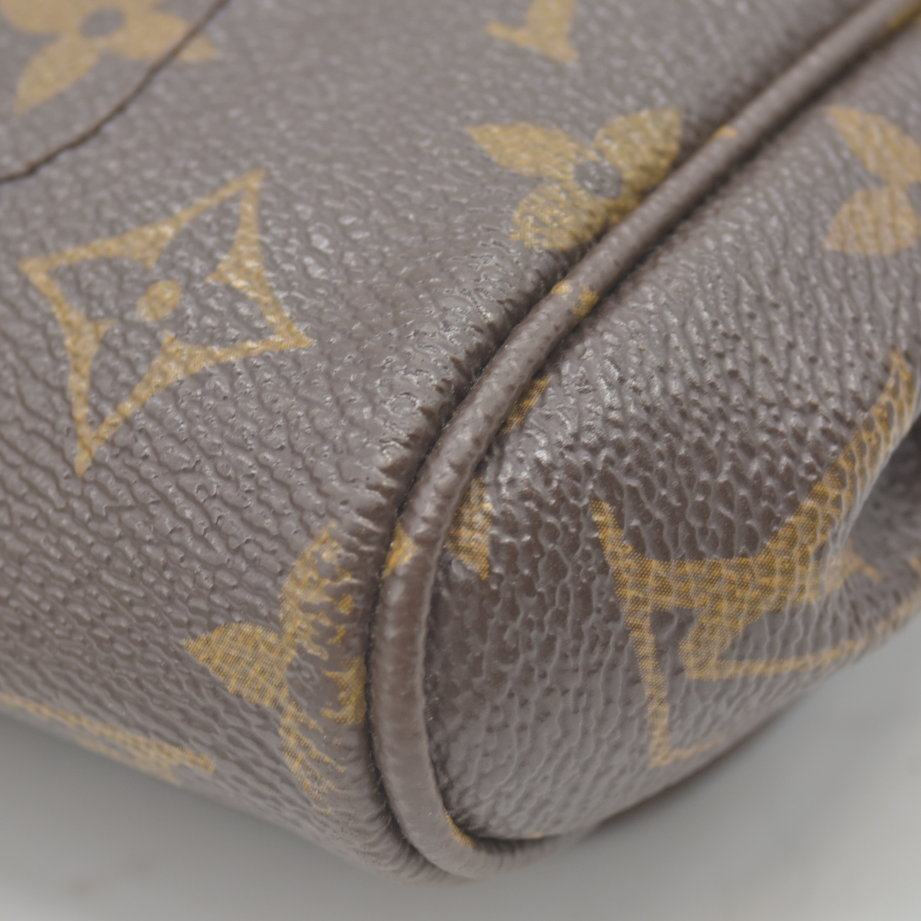 $1490 2015 Louis Vuitton  Monogram Favorite PM FL4145