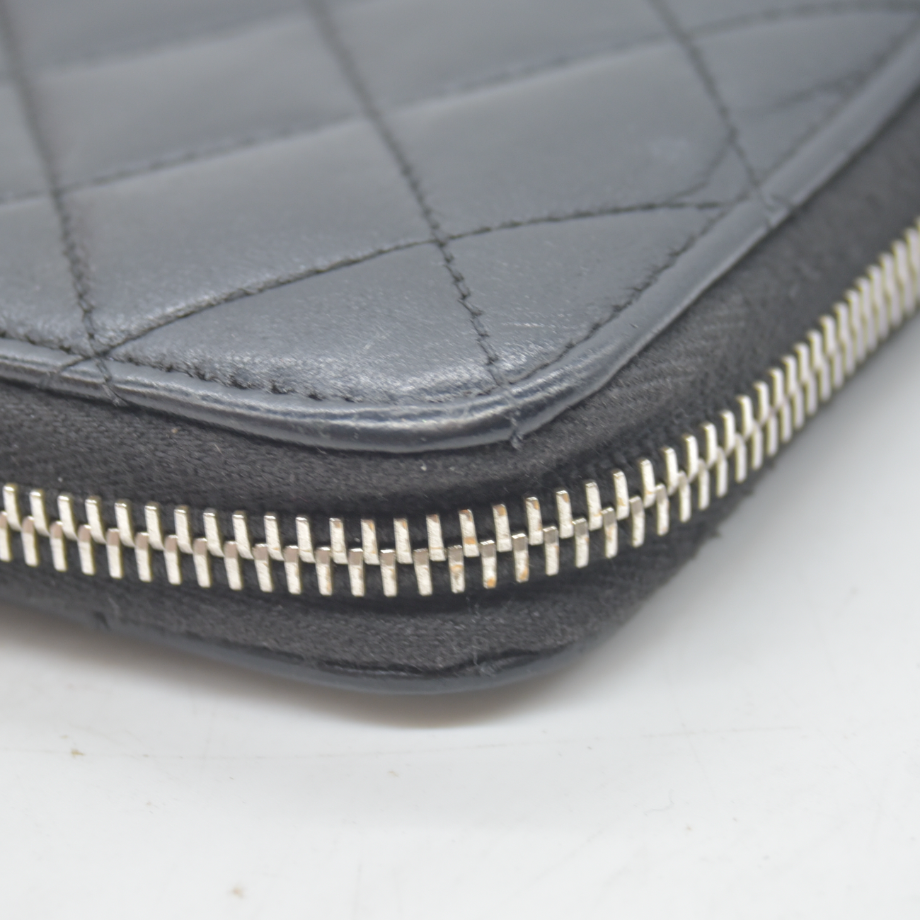 $1475 2011 Chanel Long Zipped Wallet Quilted Smooth CC