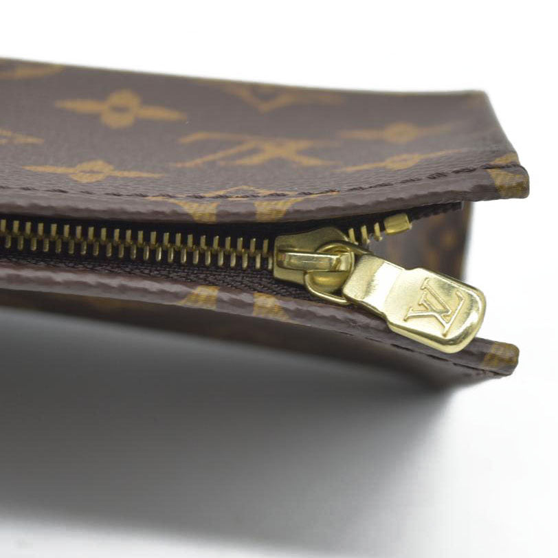 $1620 Louis Vuitton  Monogram Toiletry Pouch 15 Fuchsia