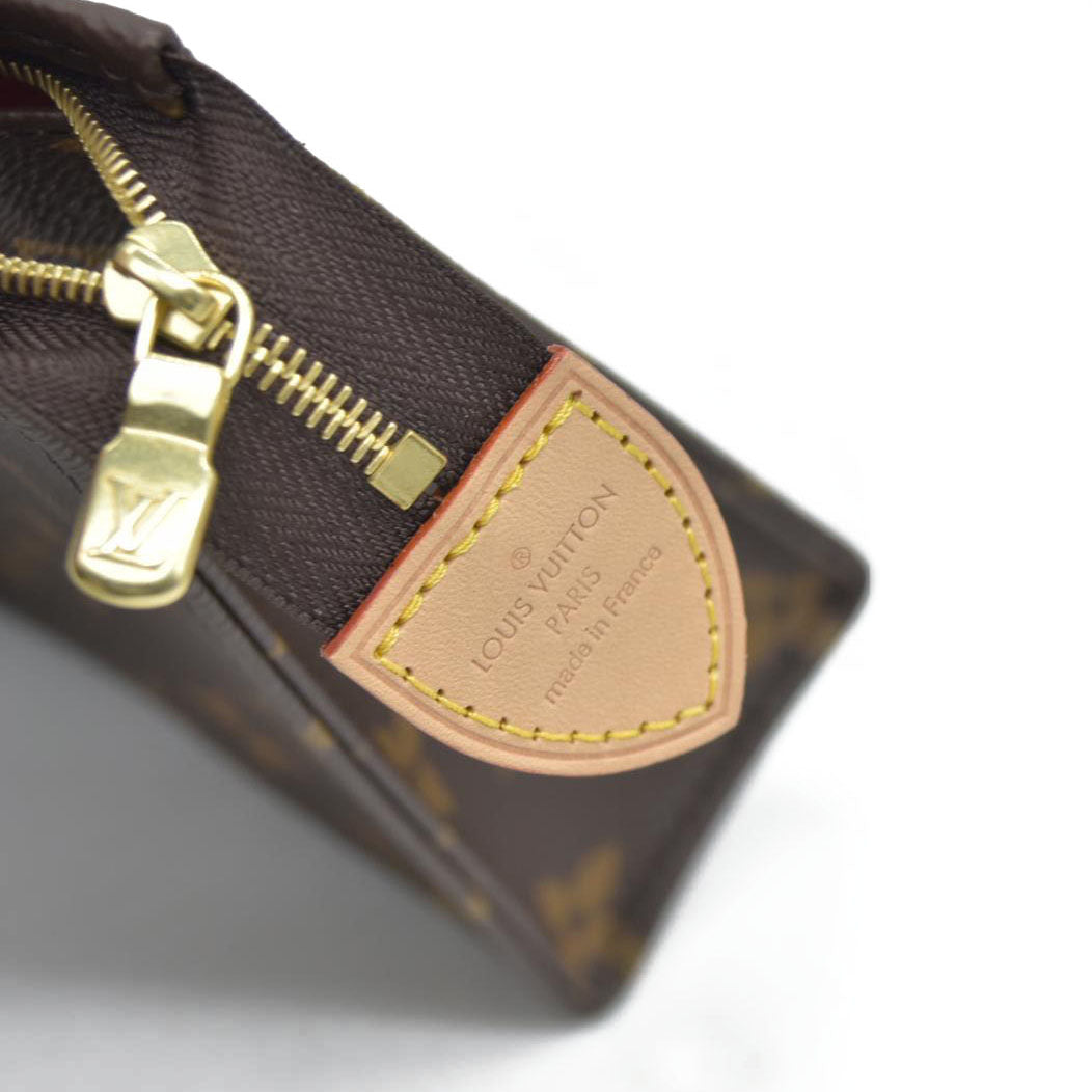 $1690 Louis Vuitton  Monogram Toiletry Pouch 19 Red