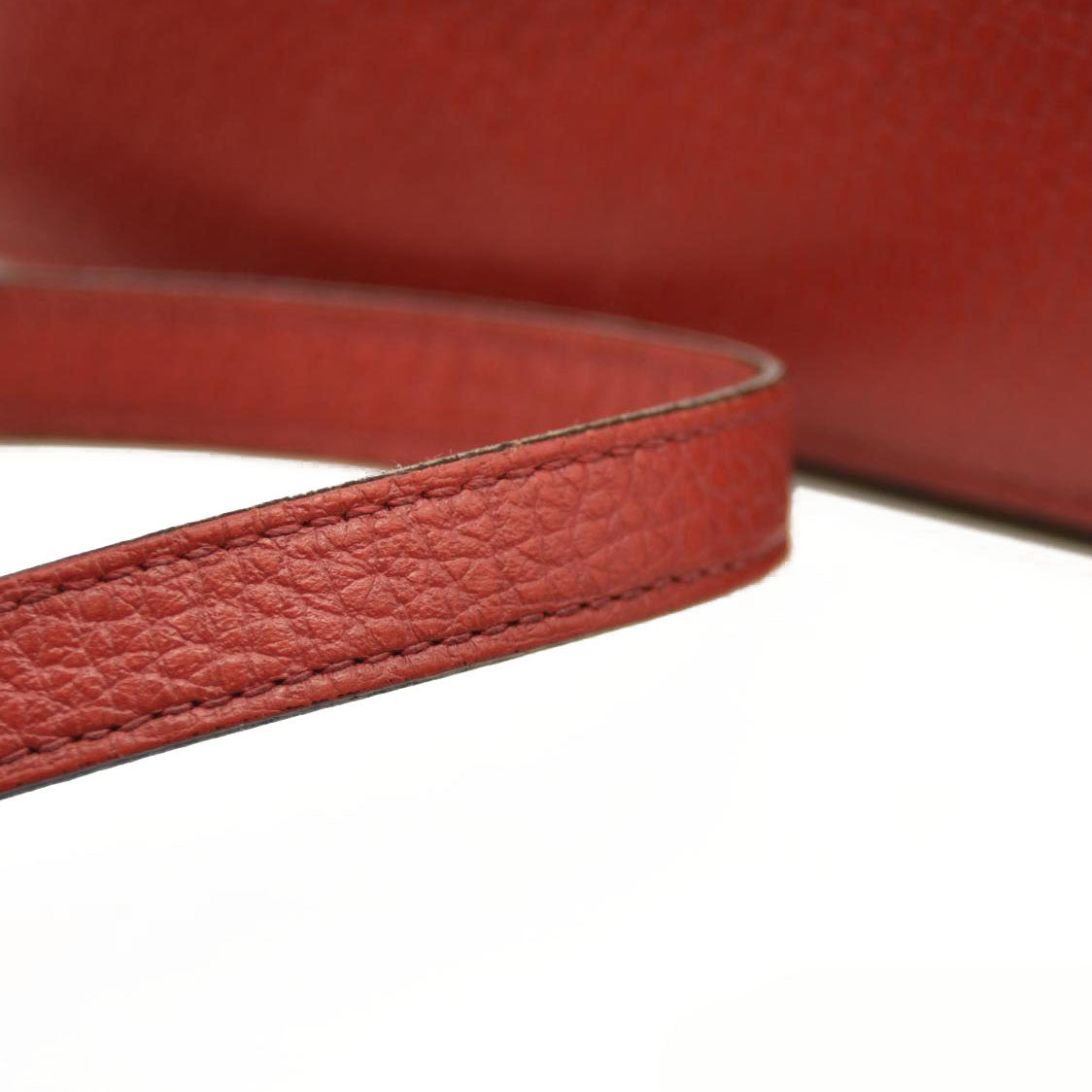 AUCTION $1290 Gucci  Dollar Calfskin Interlocking G Chain Wallet Red