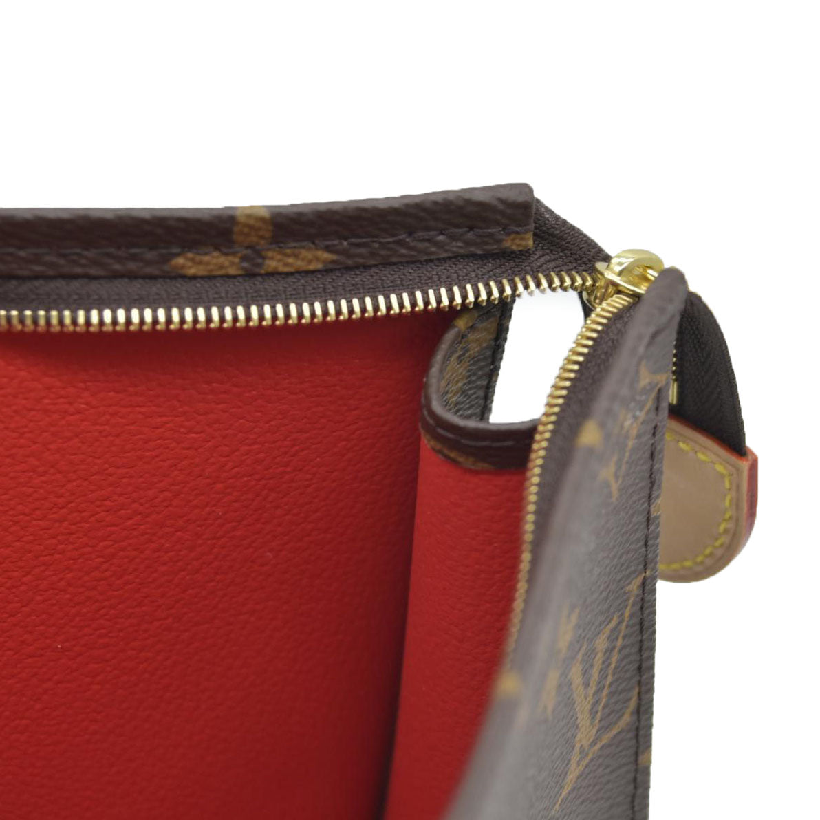 $1690 Louis Vuitton  Monogram Toiletry Pouch 19 Red