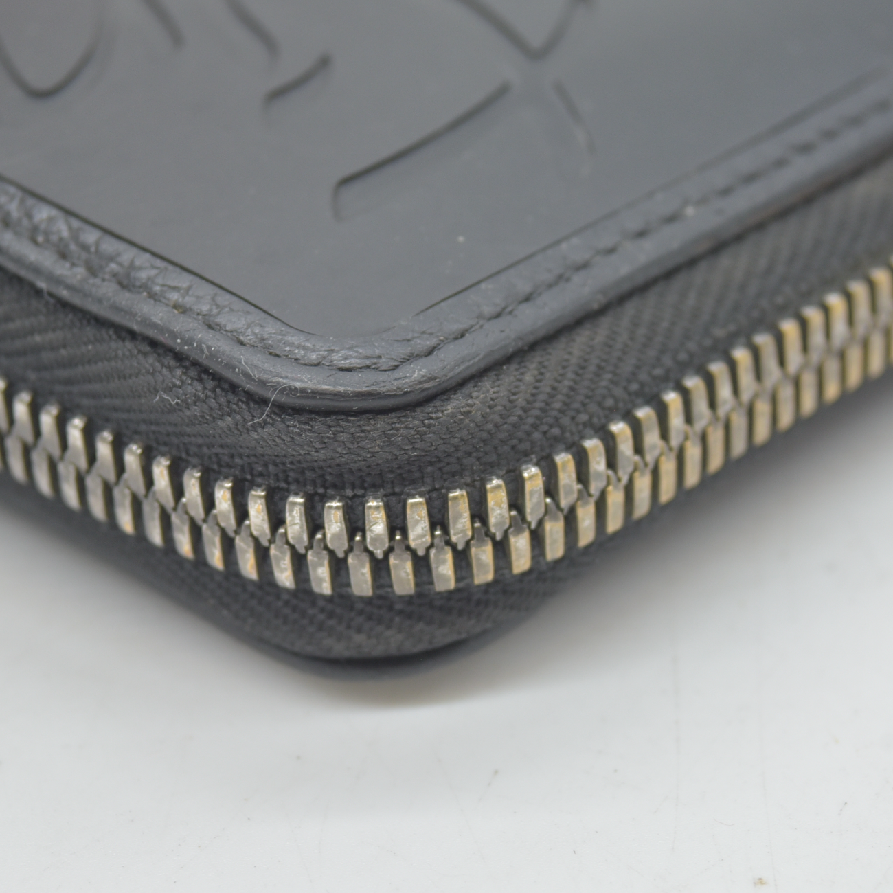 $790 Christian Louboutin Calfskin Panettone Zip Around Wallet Loubi Black