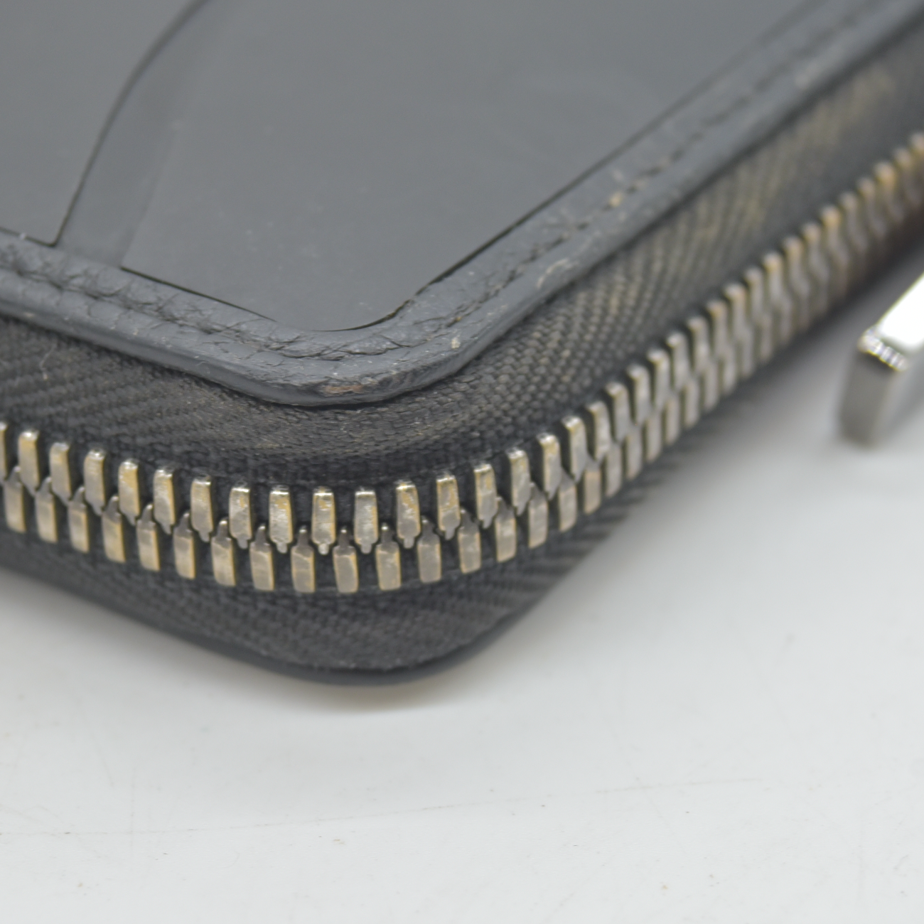 $790 Christian Louboutin Calfskin Panettone Zip Around Wallet Loubi Black