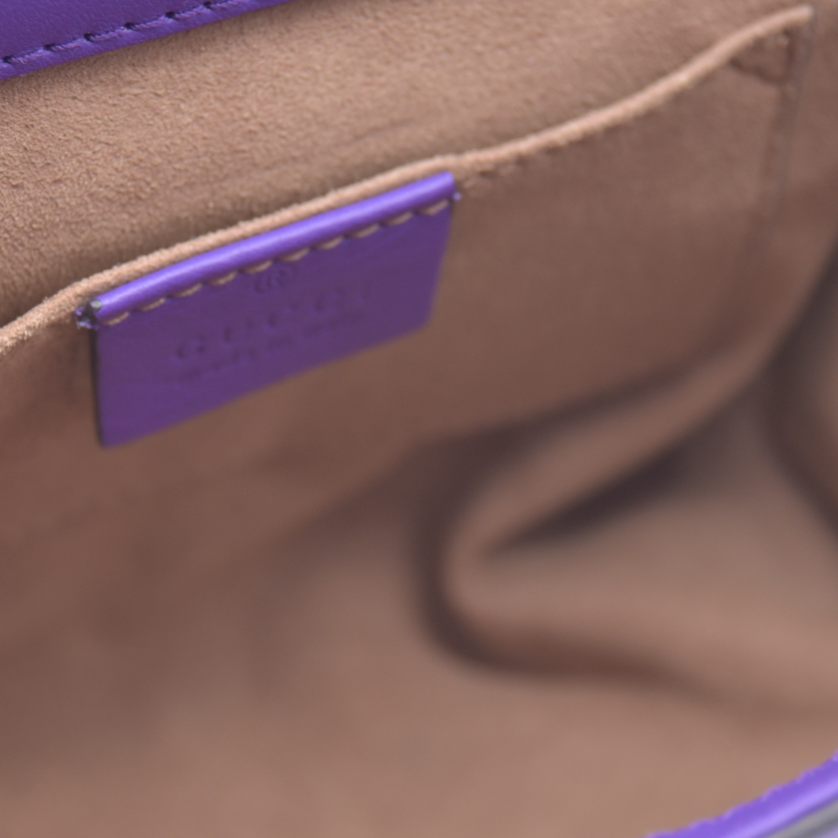 $1250 GUCCI Purple Leather Padlock Strawberry Shoulder Bag CONSIGNMENT 10021438
