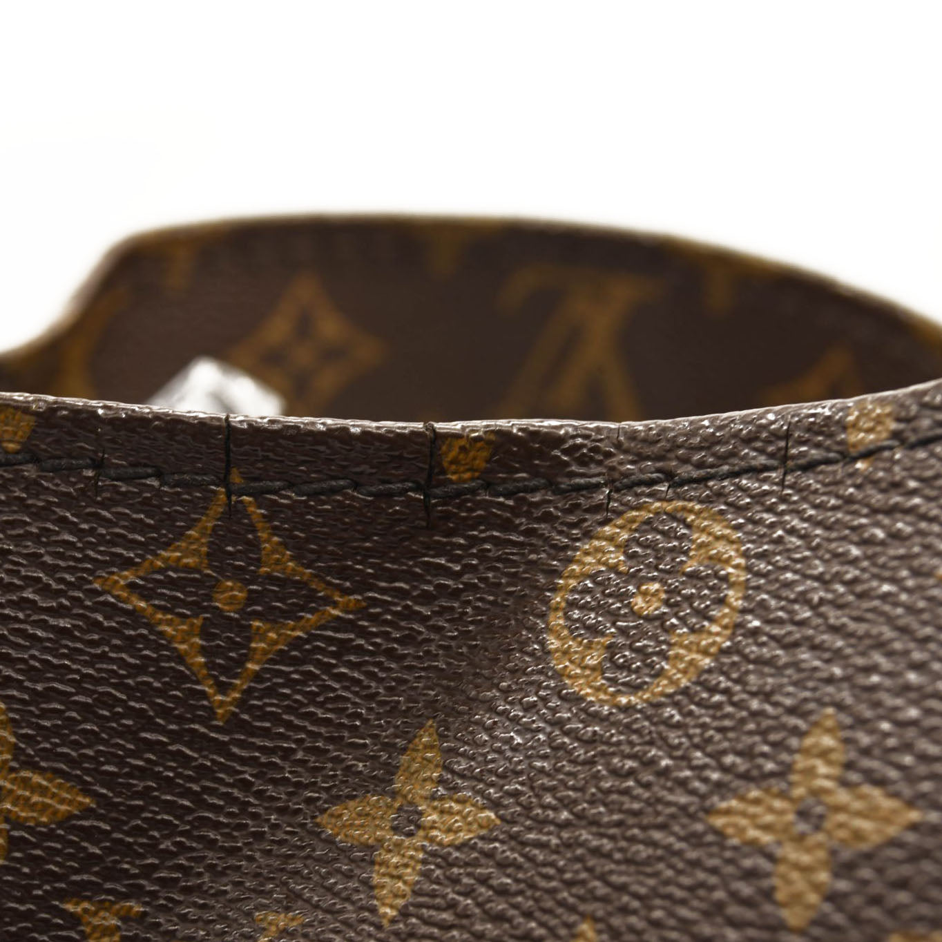 2010 $2600 LOUIS VUITTON Monogram Artsy MM AR4110