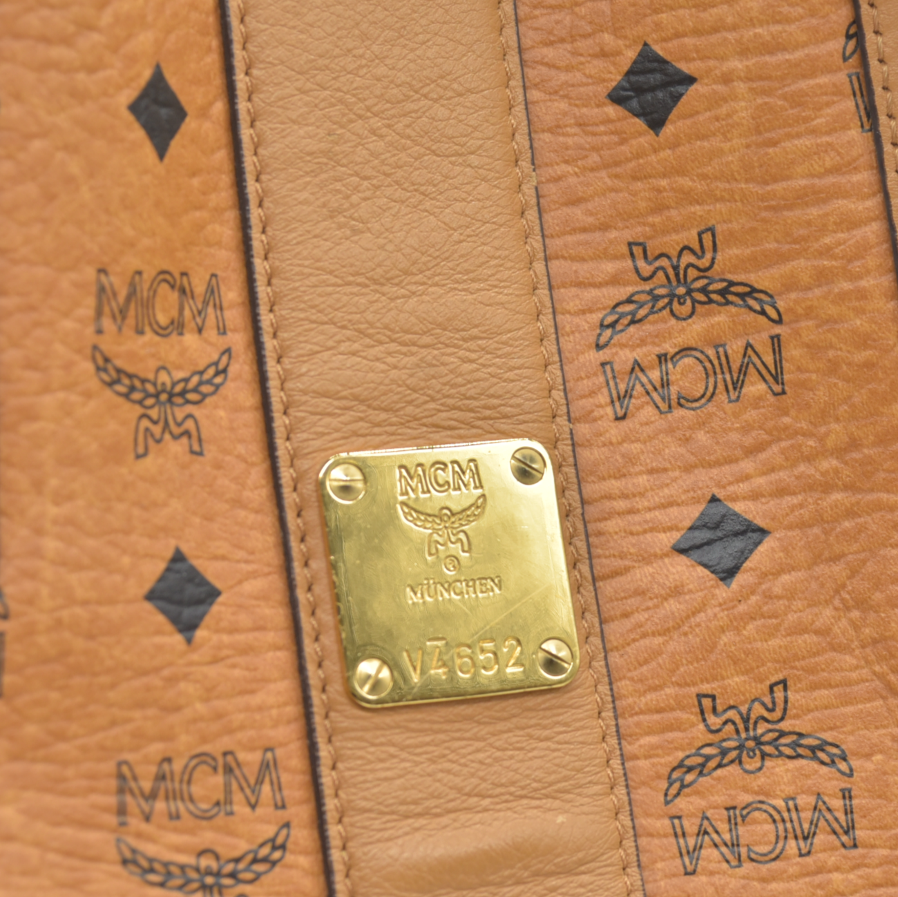 $880 MCM Visetos Large Liz Reversible Shopper Tote Cognac